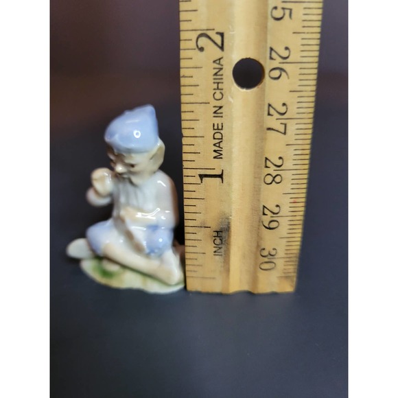 Vintage WADE Pottery Miniature Sitting Leprechaun Elf Gnome Figurine IRELAND - Picture 7 of 9